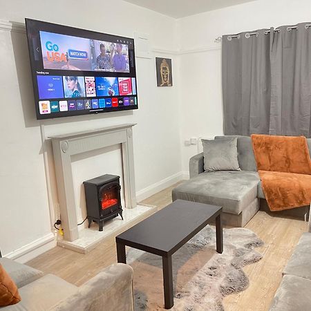 Hometel Digs Hidden Gem Large Comfy Home Can Sleep 15 Braunstone Town Buitenkant foto