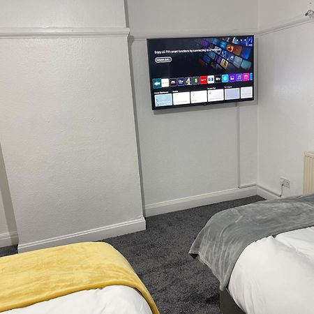 Hometel Digs Hidden Gem Large Comfy Home Can Sleep 15 Braunstone Town Buitenkant foto