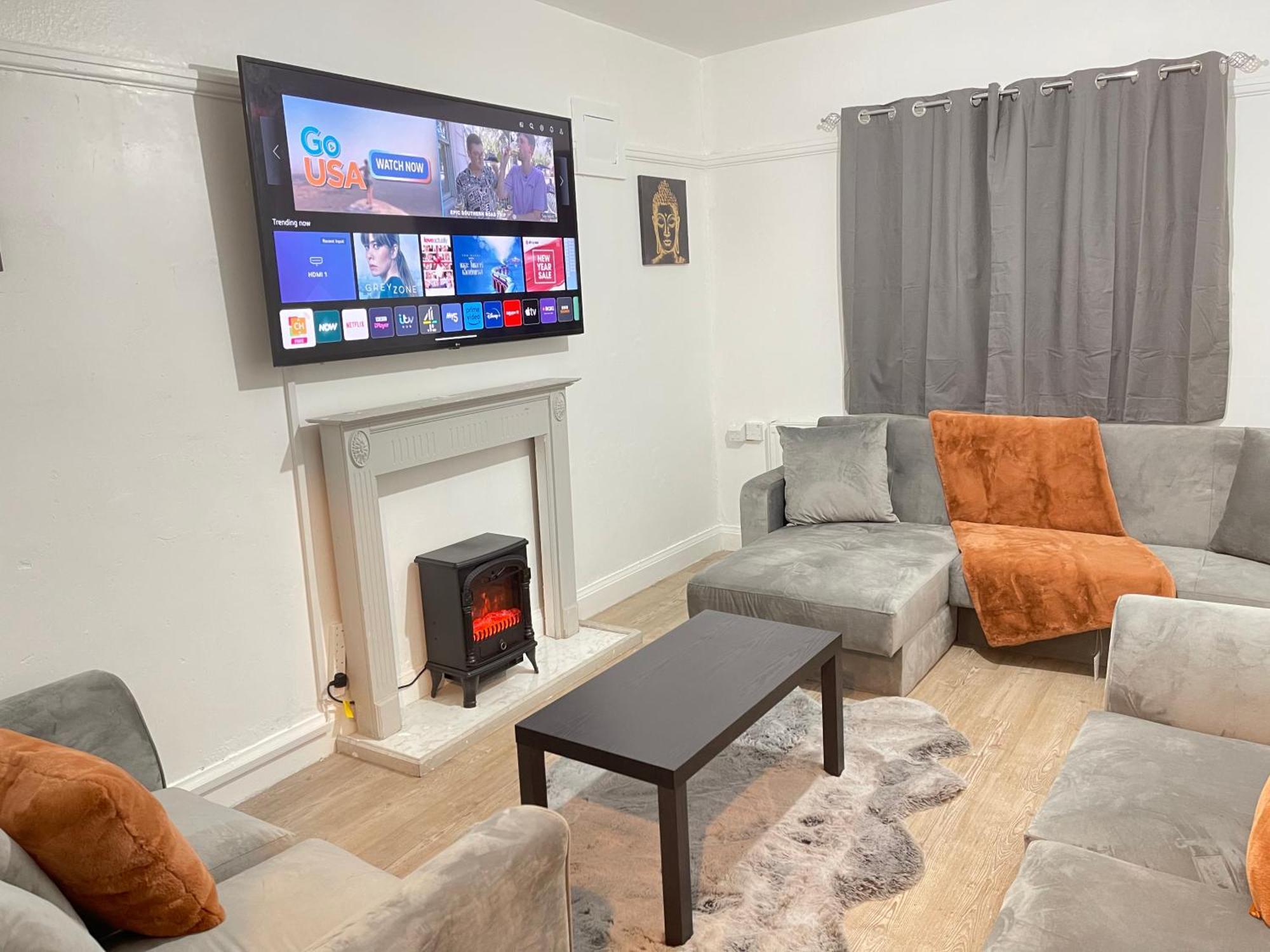 Hometel Digs Hidden Gem Large Comfy Home Can Sleep 15 Braunstone Town Buitenkant foto