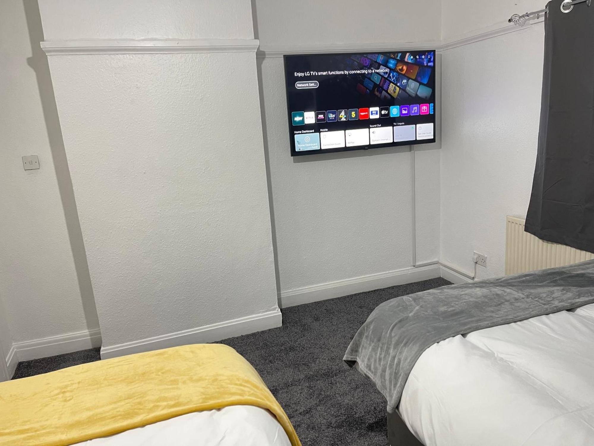 Hometel Digs Hidden Gem Large Comfy Home Can Sleep 15 Braunstone Town Buitenkant foto