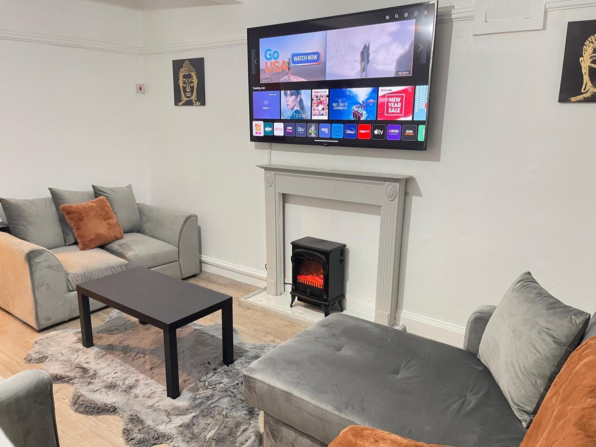 Hometel Digs Hidden Gem Large Comfy Home Can Sleep 15 Braunstone Town Buitenkant foto