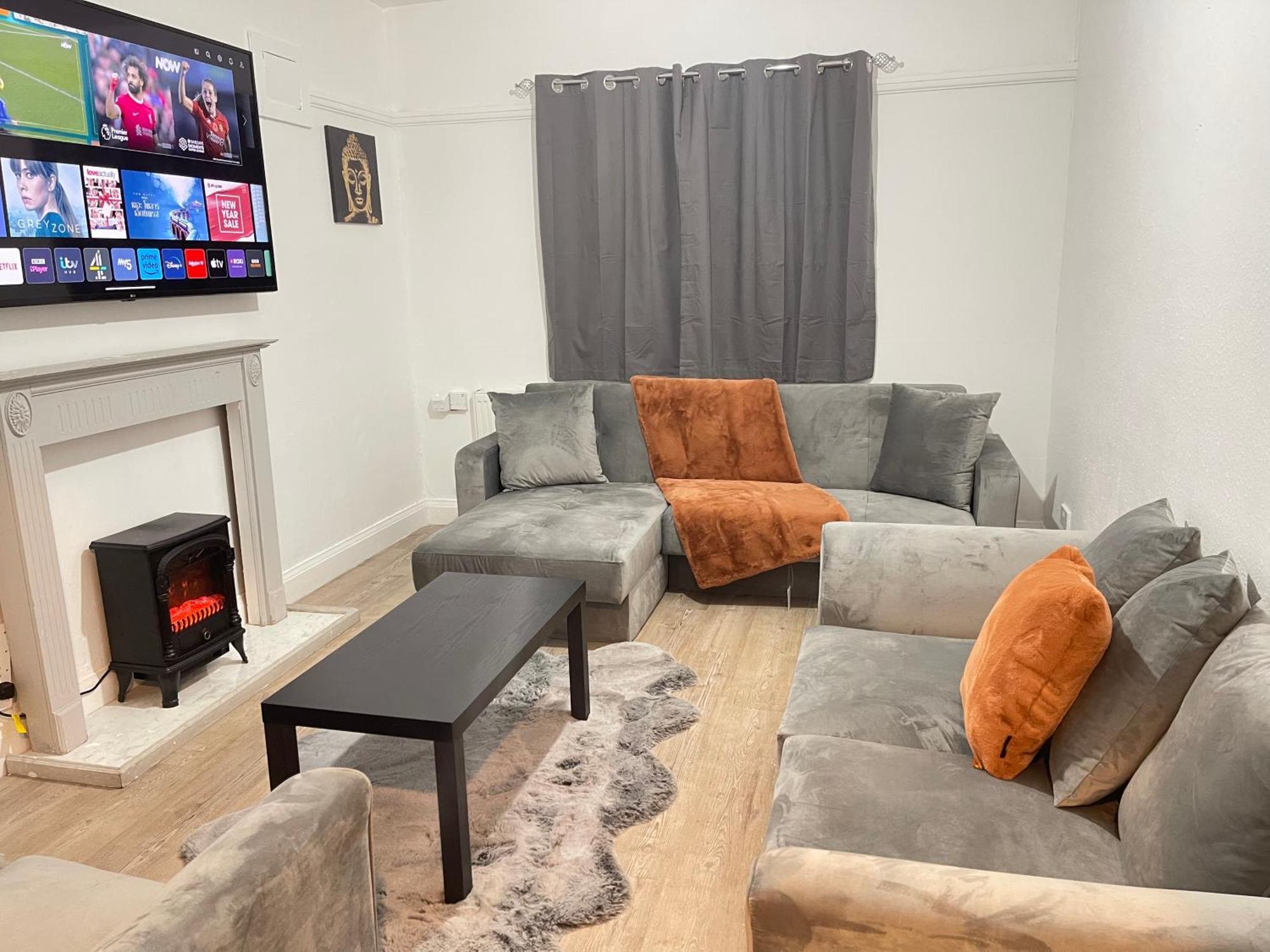 Hometel Digs Hidden Gem Large Comfy Home Can Sleep 15 Braunstone Town Buitenkant foto