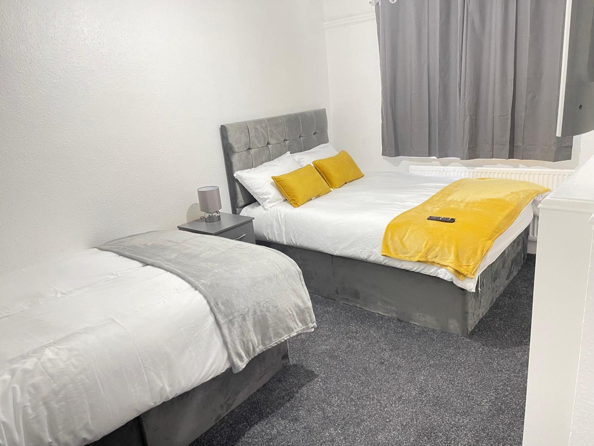 Hometel Digs Hidden Gem Large Comfy Home Can Sleep 15 Braunstone Town Buitenkant foto