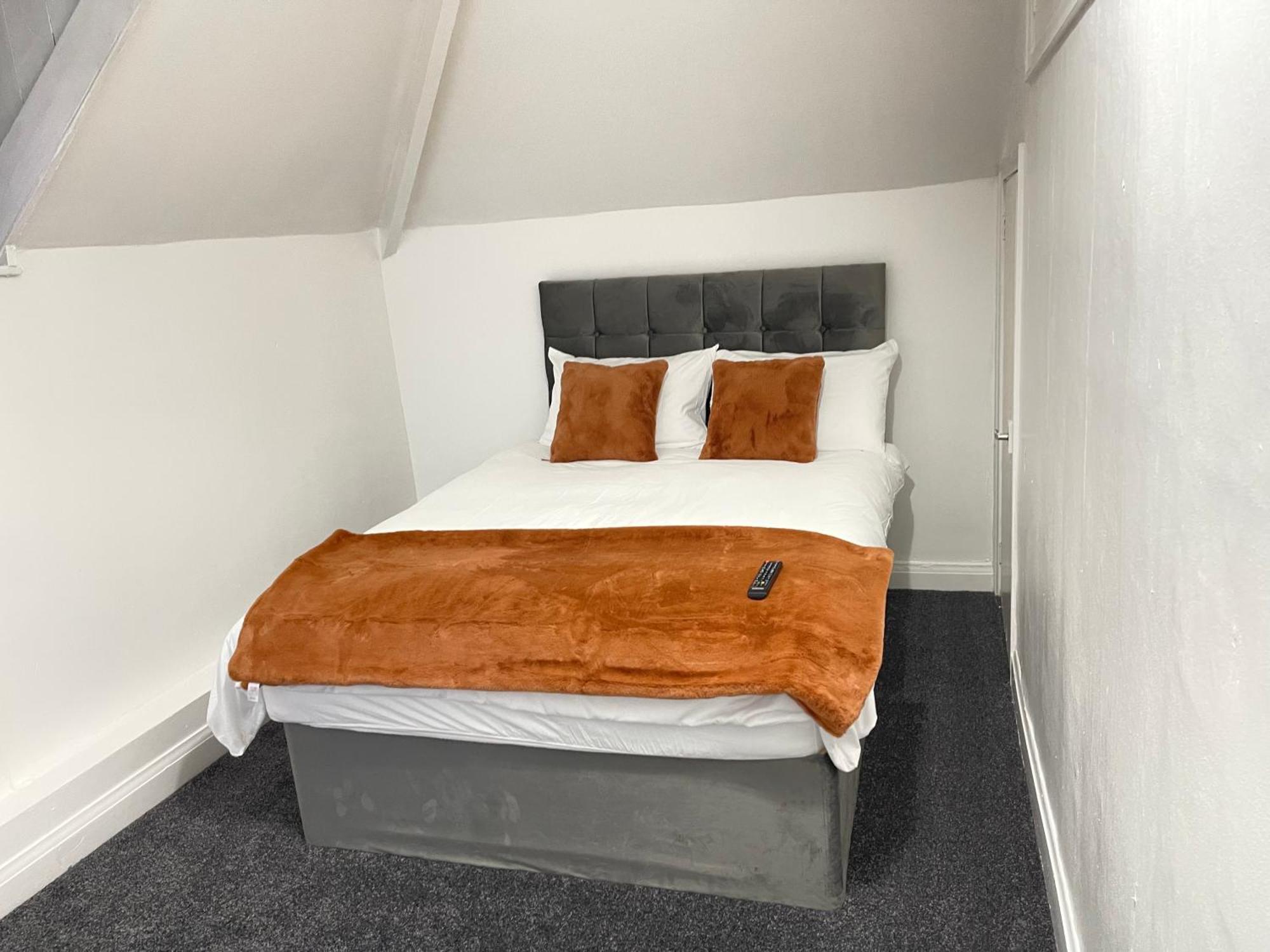 Hometel Digs Hidden Gem Large Comfy Home Can Sleep 15 Braunstone Town Buitenkant foto