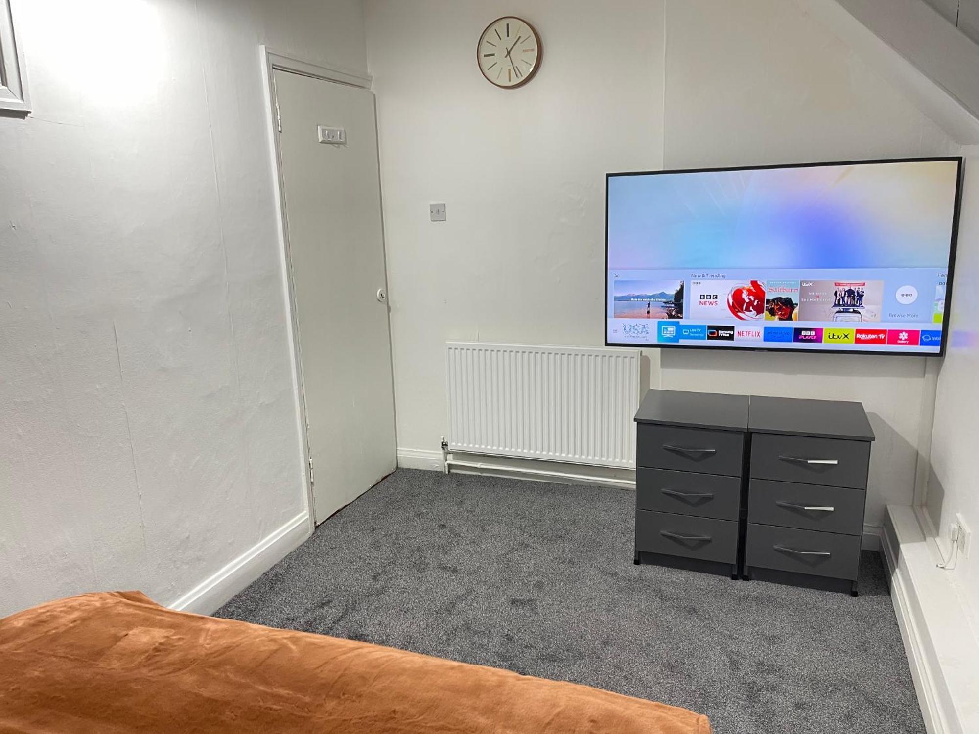 Hometel Digs Hidden Gem Large Comfy Home Can Sleep 15 Braunstone Town Buitenkant foto