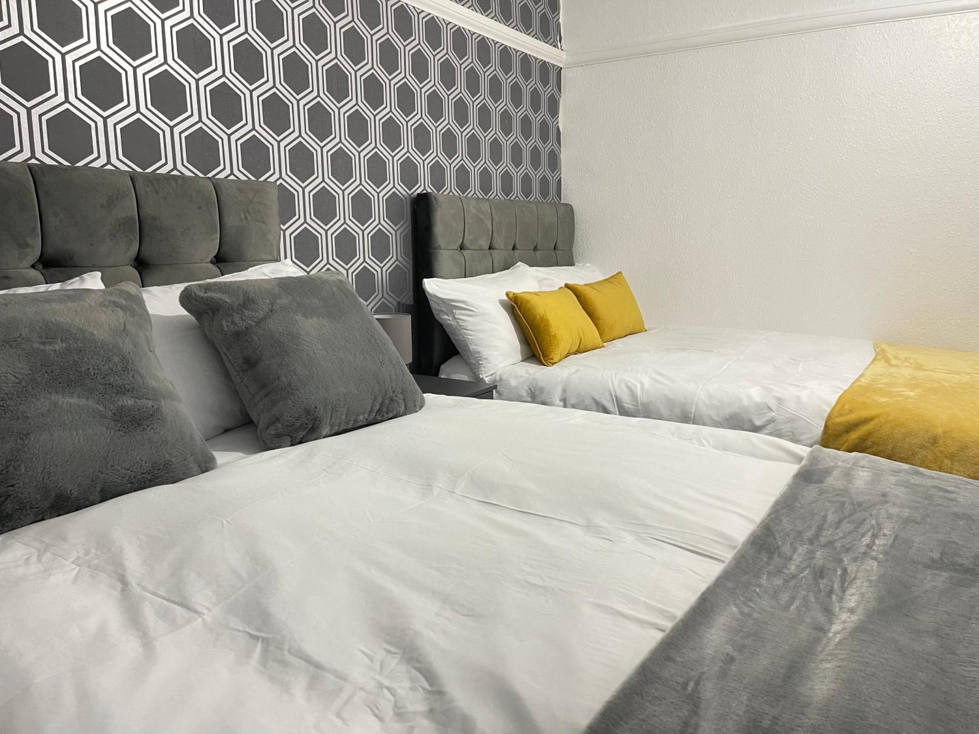 Hometel Digs Hidden Gem Large Comfy Home Can Sleep 15 Braunstone Town Buitenkant foto