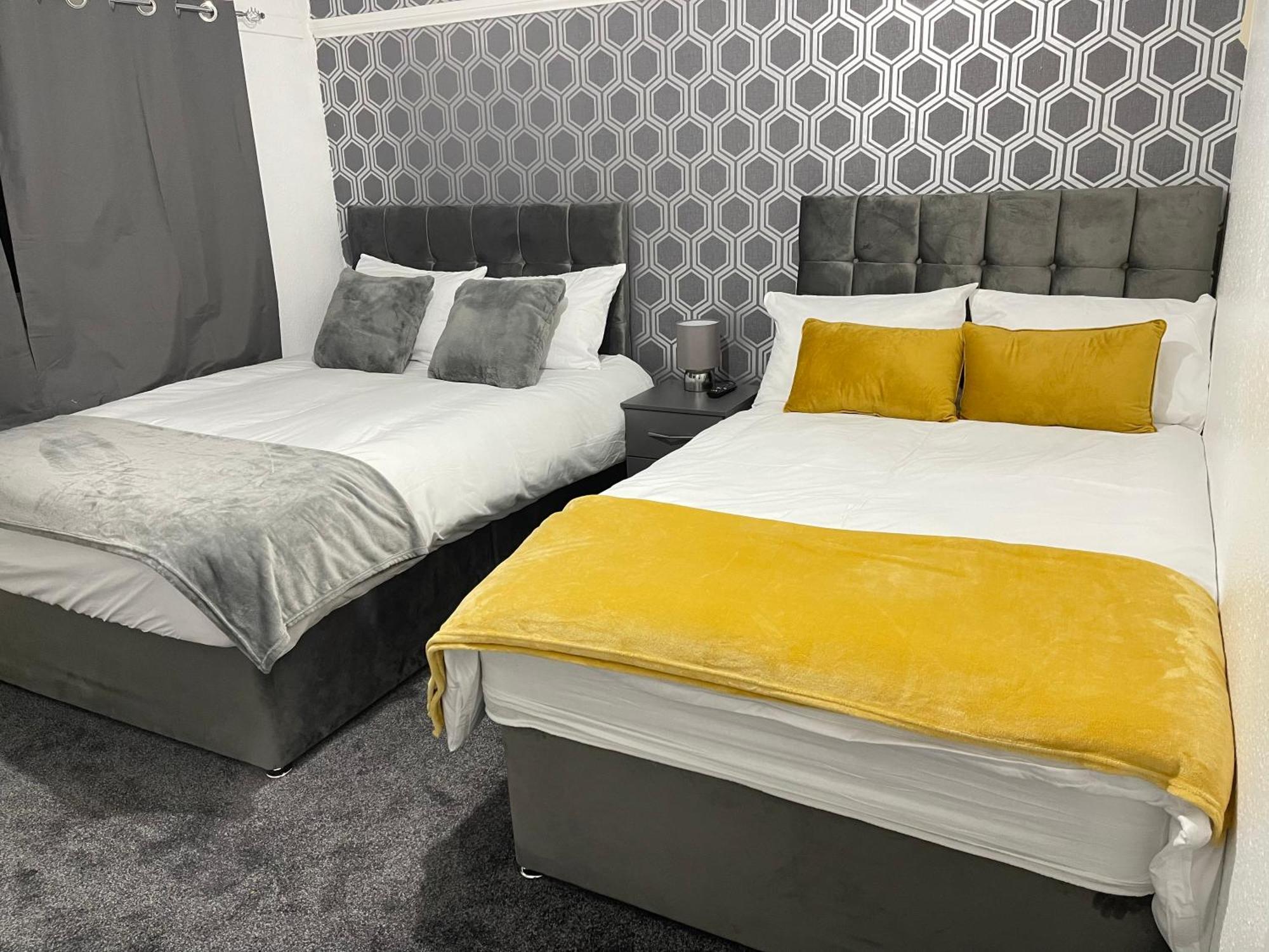 Hometel Digs Hidden Gem Large Comfy Home Can Sleep 15 Braunstone Town Buitenkant foto